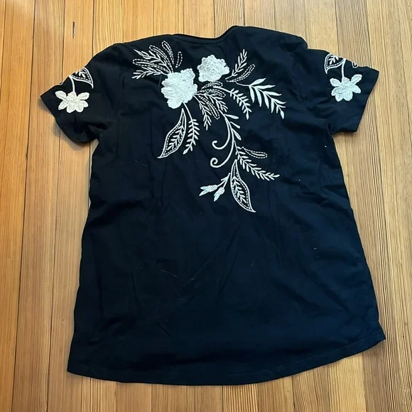 Johnny Was embroidered tshirt - Picture 6 of 6